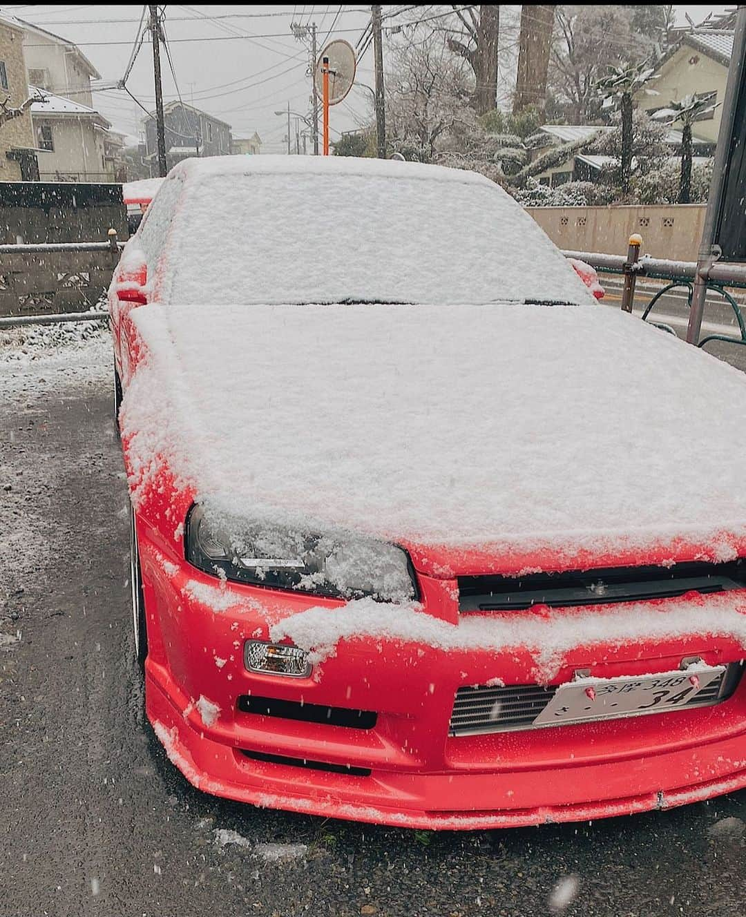 狐塚来愛のインスタグラム：「Snow❄️Snow☃️ . . 20歳過ぎても雪に興奮してしまう笑笑 . 仕事が休みで良かったです。 #❄️☃️ #er34skyline」