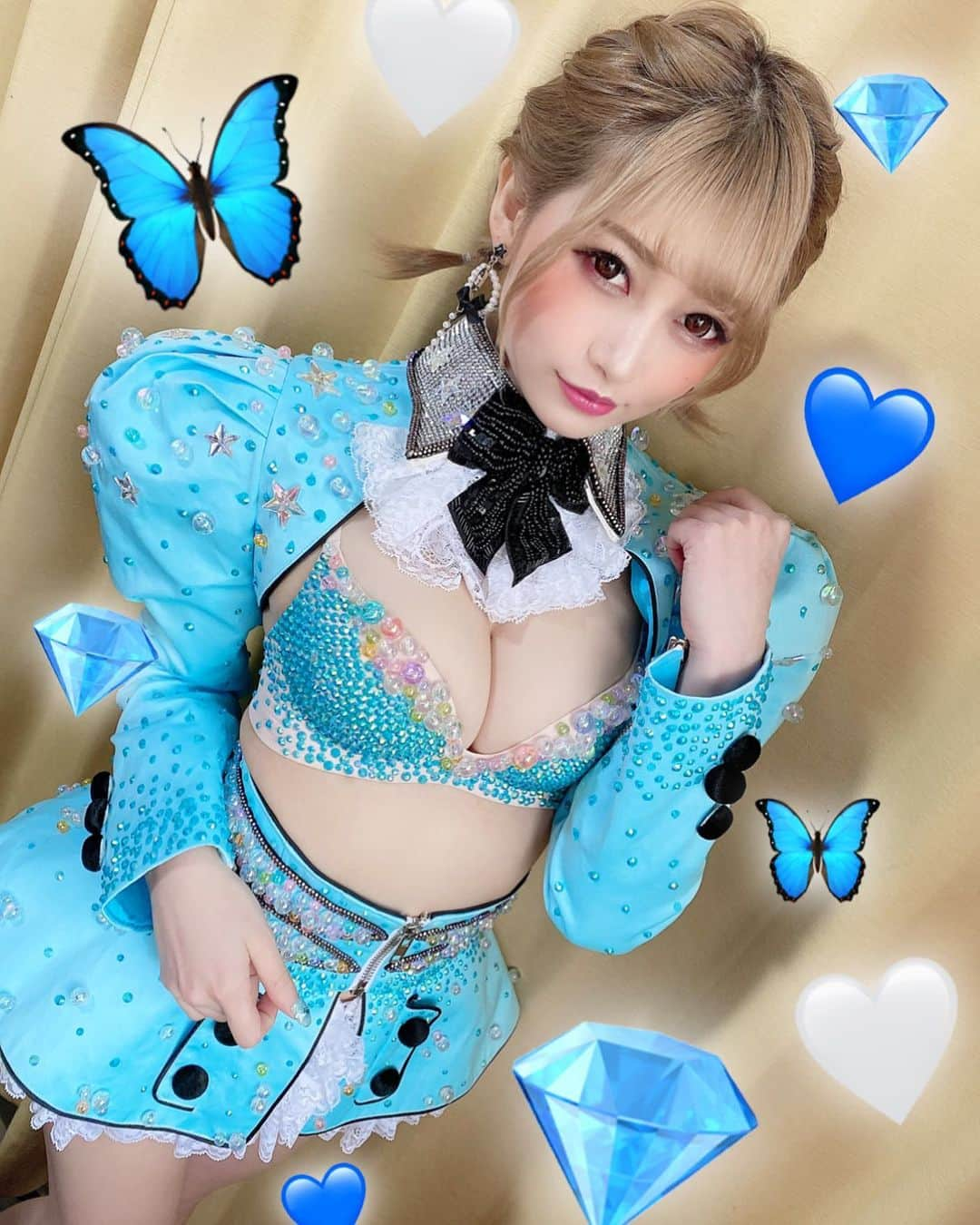 まりんさんのインスタグラム写真 - (まりんInstagram)「🦋🐬🐋🦈🐳🐠💎💦💙 . . とあるMV撮影中💭💙 みんな楽しみにしててね🦋 . #水色向上委員会   #水色#水色衣装#キラキラ衣装#インスタライブ#インスタライフ #撮影会 #メイク #ファッション#六本木#東京#海月姫#followｍe #followers#ootd#makeup#フォロー#撮影会モデル#グラビア#ボブアレンジ#むちむちボディ」1月28日 15時08分 - marin_burlesque