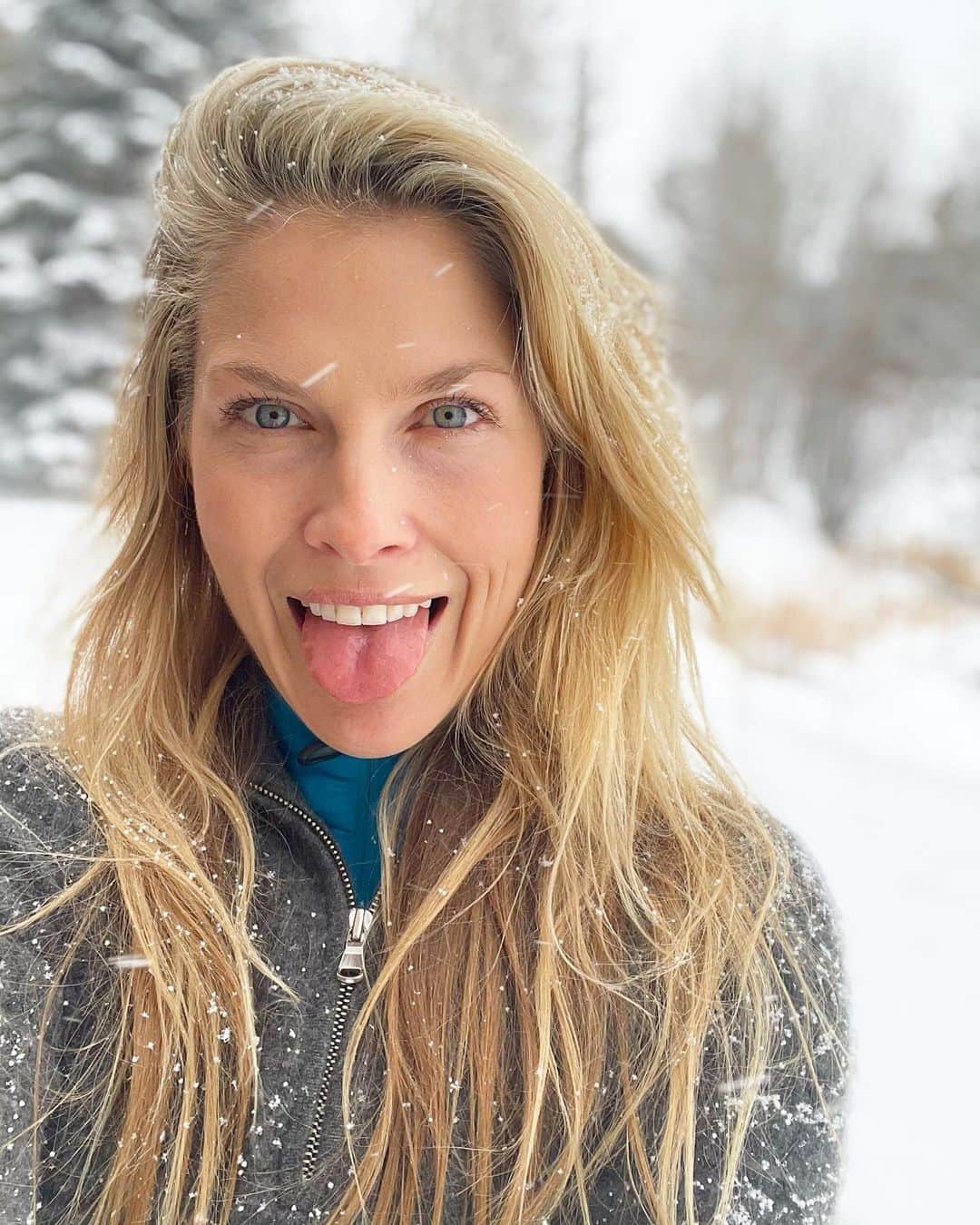 アリ・ラーターのインスタグラム：「Found the powder! ❄️🎿❄️」
