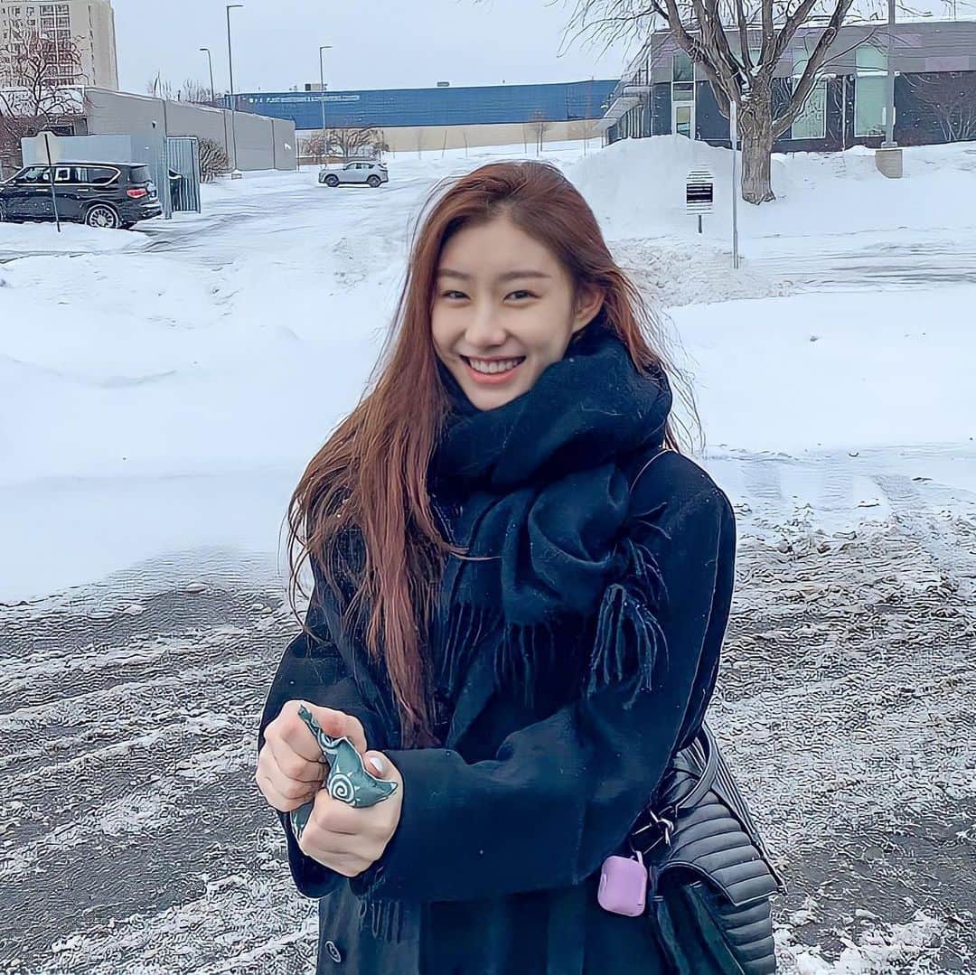 チェリョンのインスタグラム：「everyone stay warm and be sure not to catch a cold!~⛄️」