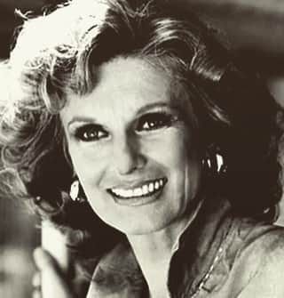 レスリー・フェラのインスタグラム：「RIP Cloris Leachman. Thank you for your incredible talent that spanned over seven decades. Thank you for creating some of my all-time favorite characters: Phyllis Lindstrom, Ruth Popper, and Frau Blücher (neighhh!). And thank you for one of my favorite Twilight Zone episodes - It’s a Good Life. You’ll be missed. 👼🏼❤️🙏🏼💫」