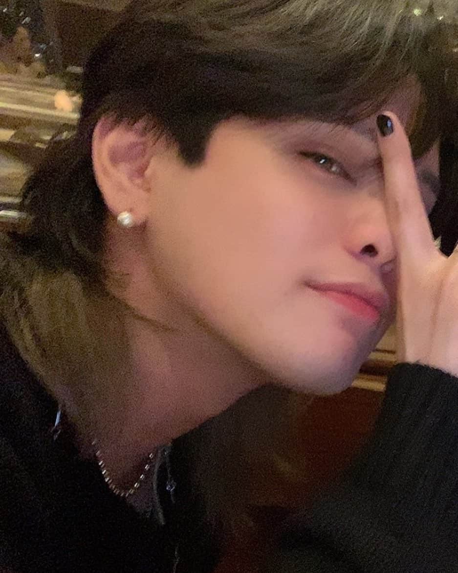 バトシンのインスタグラム：「✌🏻」