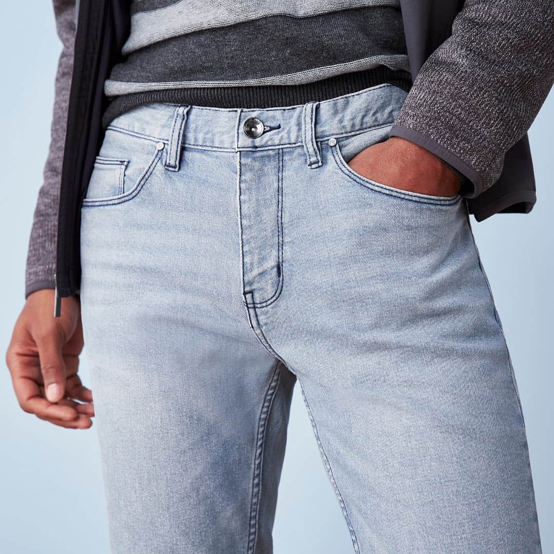 ペリーエリスのインスタグラム：「It's time. Make the transition from your sweats to denim with ease with our tech stretch fabric that lets you move without limits. #LifeReadySince1976」