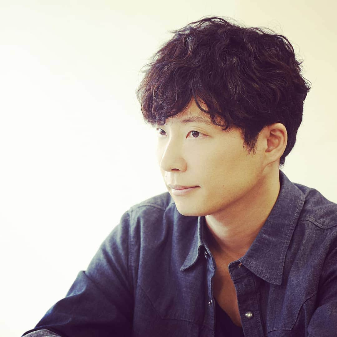 【公式】金曜ドラマ『MIU404』のインスタグラム：「🎉✨HAPPY BIRTHDAY✨🎉 　　　 GEN HOSHINO    星野源さん 🎂お誕生日おめでとうございます🎁  "わくわくうふふ"な一年になりますように💕  2021.1.28  #星野源 #HAPPYBIRTHDAY  #星野志摩さん #MIU404」