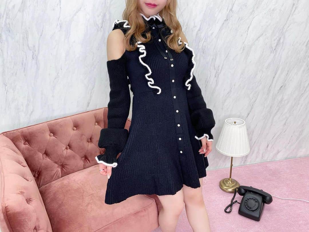 EATMEのインスタグラム：「1.28 update... #EATME #JANUARY #NEW #ITEM . TOP画面のURLからEATME WEB  STOREをCHECK▶︎▶︎▶︎ @eatme_japan . 🌹ハイネックニットワンピース ¥11,800(＋tax) BLK.CRM.GRY ☑︎FREE ※1.29発売予定 . #EATME_CODE #eatmejapan #イートミー」