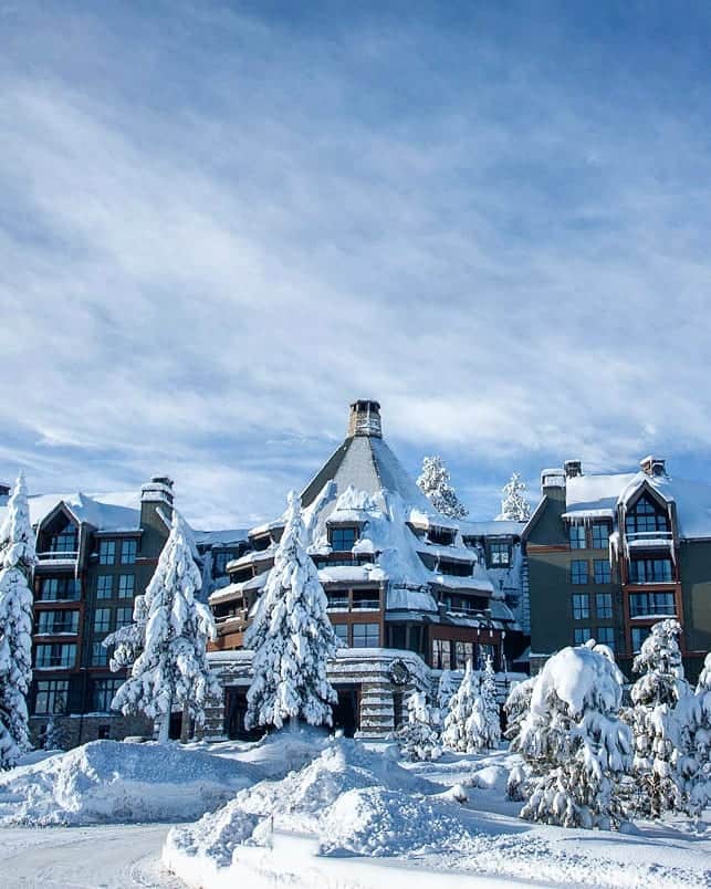リッツ・カールトンのインスタグラム：「Watch a season of snow transform the world with winter beauty. #LakeTahoe」