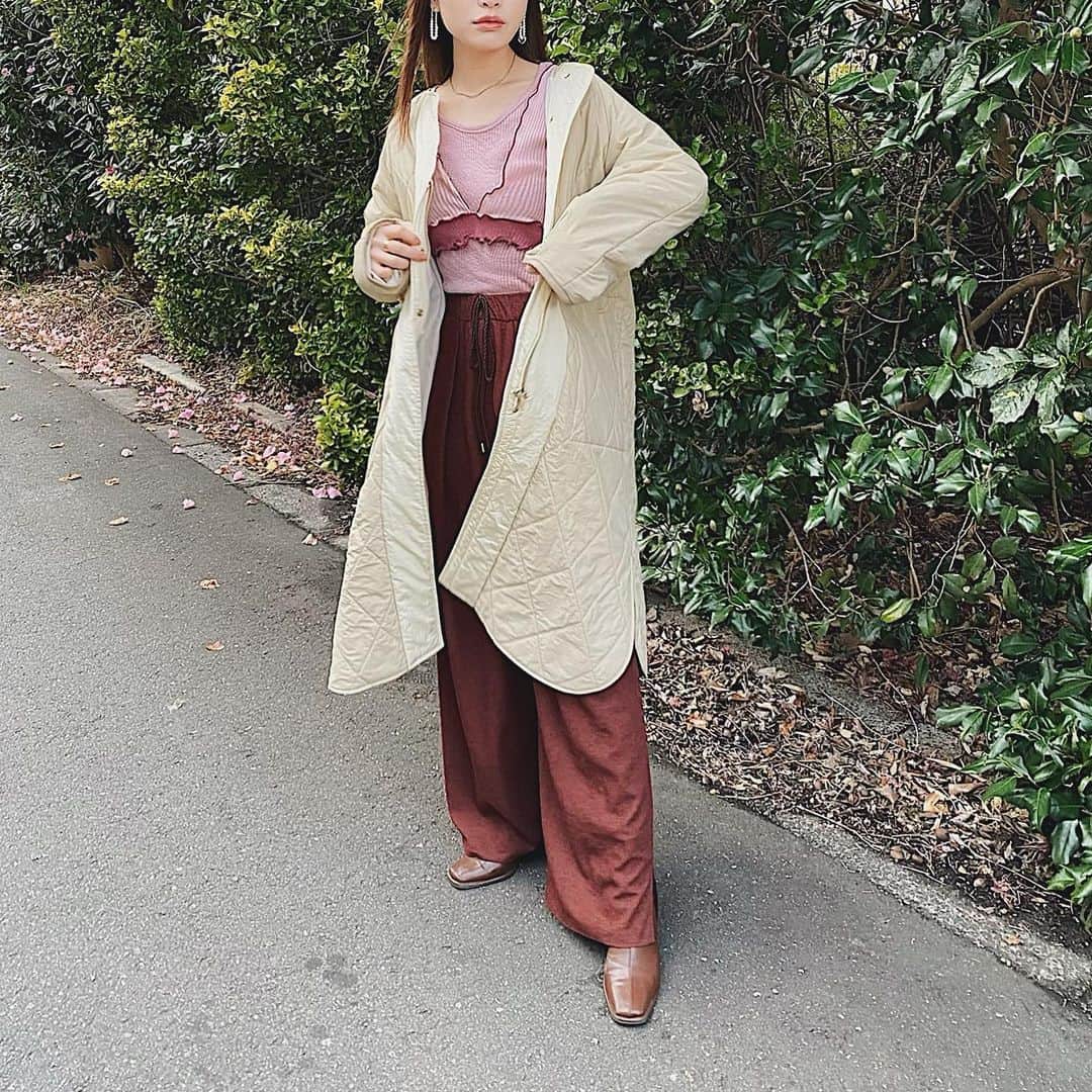 三橋栄香のインスタグラム：「🤍🤍  キルティングのコート薄いのにあったかくて大活躍している🥺」
