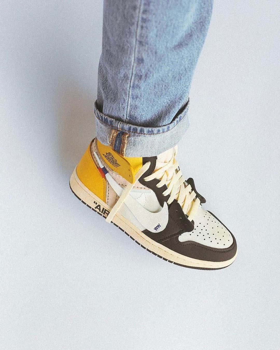 Nice Kicksさんのインスタグラム写真 - (Nice KicksInstagram)「On a scale from 1-10, rate these aged and reshaped “Black-Toe Canary” Off-White x Air Jordan 1 customs. 👀⚠️ (via @chefhuyle)」1月28日 11時53分 - nicekicks