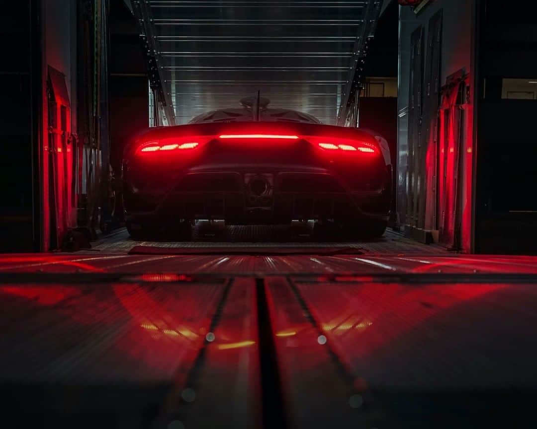 メルセデス・ベンツさんのインスタグラム写真 - (メルセデス・ベンツInstagram)「Together with @lewishamilton we are bringing F1 hybrid technology to the streets – Mercedes-AMG Project ONE.  Learn more: mb4.me/projectone #AMGprojectONE #DrivingPerformance #LewisHamilton @mercedesamg」1月28日 12時00分 - mercedesbenz