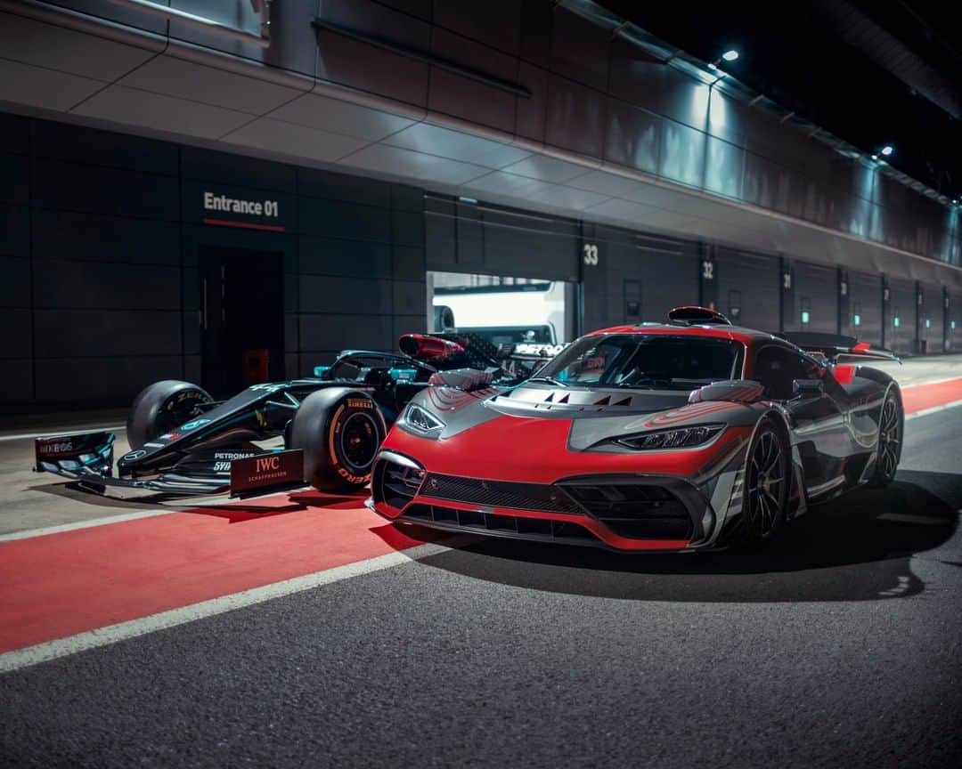 メルセデス・ベンツさんのインスタグラム写真 - (メルセデス・ベンツInstagram)「Together with @lewishamilton we are bringing F1 hybrid technology to the streets – Mercedes-AMG Project ONE.  Learn more: mb4.me/projectone #AMGprojectONE #DrivingPerformance #LewisHamilton @mercedesamg」1月28日 12時00分 - mercedesbenz