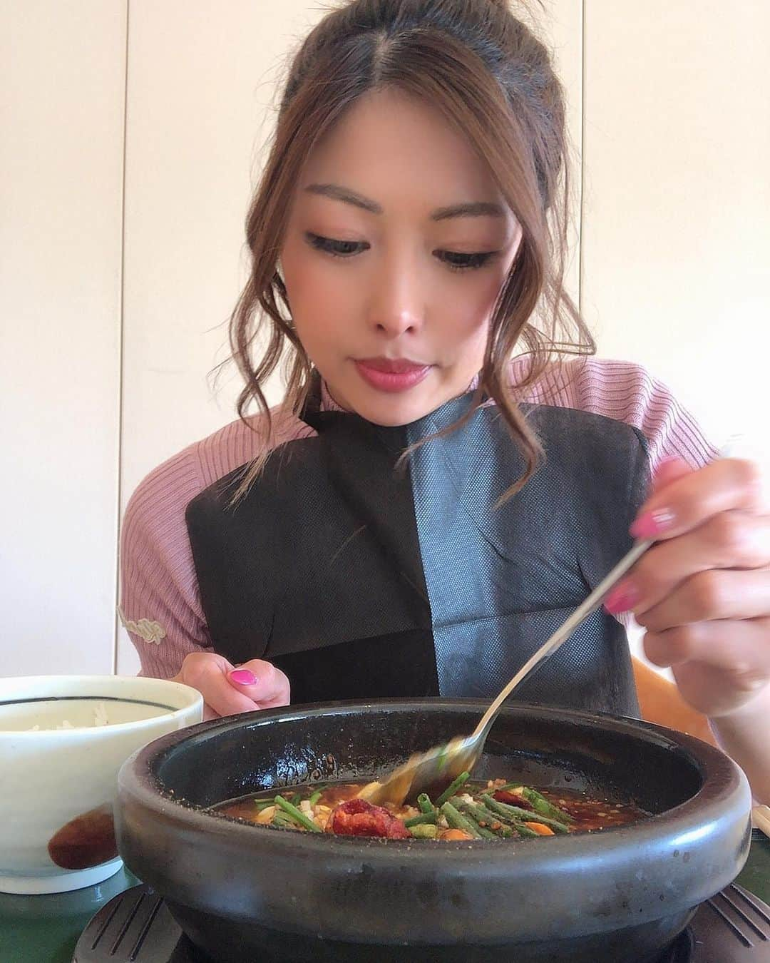 あおい夏海さんのインスタグラム写真 - (あおい夏海Instagram)「この前にたべた、 丸の内クラブの麻婆豆腐が美味しかった💓  #丸の内倶楽部 #チェリーカップ #はいチェリー #あおい夏海 #footgolf #スポーツコーデ #スポーツ女子  #ゴルフ女子  #冬コーデ  #モコモコアウター #冬服コーデ  #サッカー女子 #スポーツウェア #筋肉女子  #ゴルフコーデ  #ゴルフファッション #リエンダスエルタ #riendasuelta #riendagirls #ゴルフウェア #pgm #麻婆豆腐」1月28日 12時01分 - natsumi.aoi