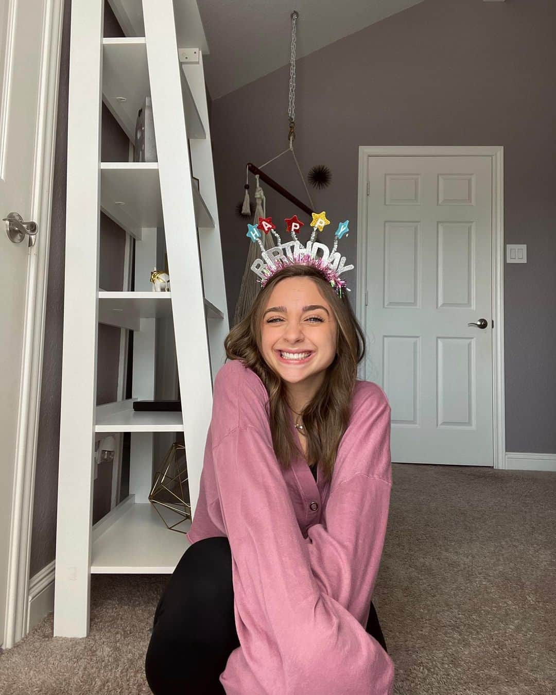 ペイトン・アーンストのインスタグラム：「Thanks for the birthday headband Ma🥳」