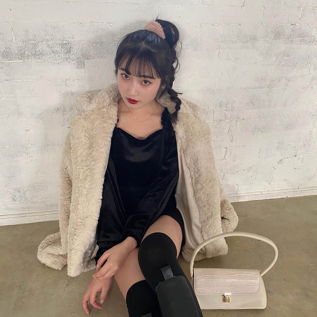 河﨑莉奈のインスタグラム：「🤍🖤」