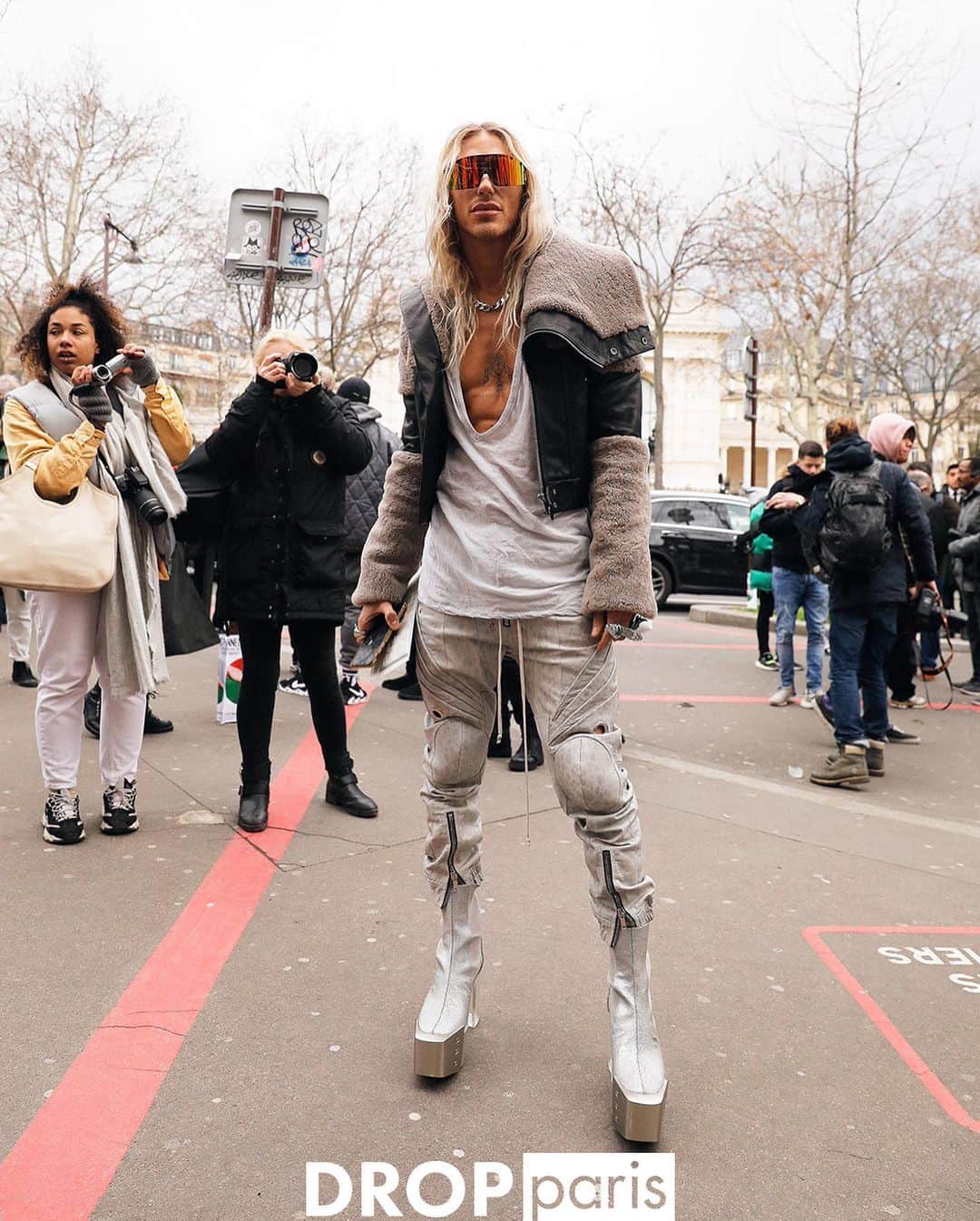 Droptokyoさんのインスタグラム写真 - (DroptokyoInstagram)「PARIS STREET STYLES #🇫🇷@drop_paris #streetstyle#droptokyo#paris#france#streetscene#streetfashion#streetwear#streetculture#tokyofashion#japanfashion#fashion#parisfashionweek#パリ#parisstreetstyle#parisfashion#pfw#2020aw#ストリートファッション Photography: @dai.yamashiro」1月28日 12時41分 - drop_tokyo