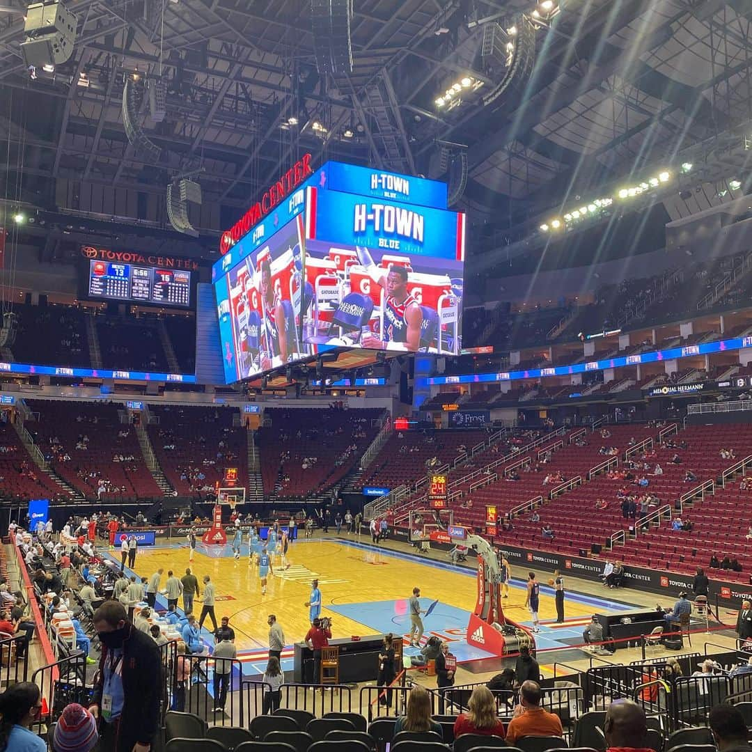 山田愛さんのインスタグラム写真 - (山田愛Instagram)「2021 has begun🔥 🌵☀️🤙🏽🏀🏝  #nba #rockets #wizards #htown  #houston #texas #basketball #journey」1月28日 12時38分 - aiyamada_