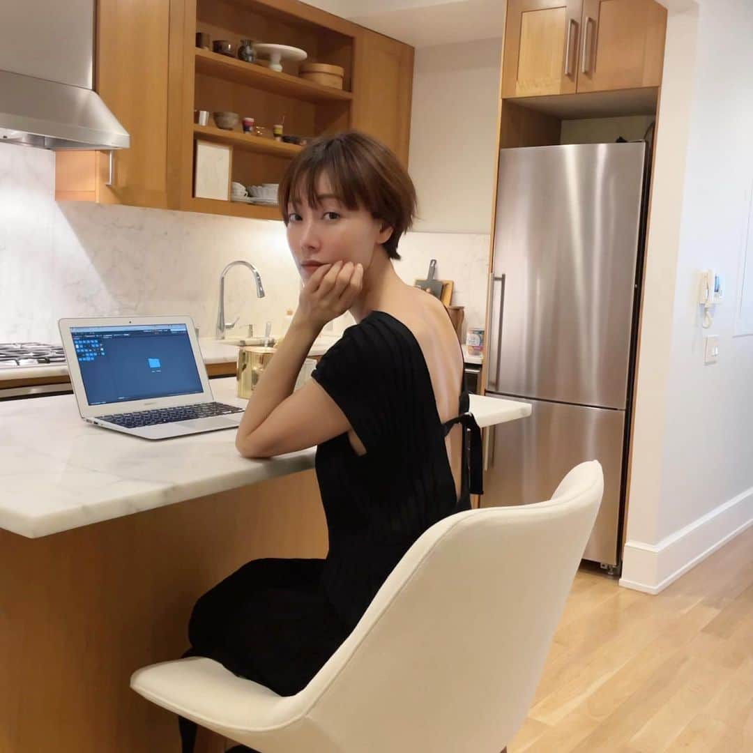 大塚良子のインスタグラム：「自主隔離終了まであと一日➰😆」