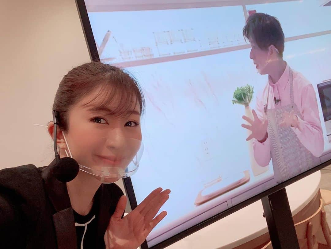 中村江莉香さんのインスタグラム写真 - (中村江莉香Instagram)「#福島県 #復興庁 様主催🗾🇯🇵 #abcクッキング #リモートイベント にてインスタ映え講師をさせて頂きました。 こんな光栄な事はありません🥺🙏 ありがとうございました✨  「食べたもので人は作られる。」 コロナ禍でこんな時だからこそ、食を楽しみ、お家時間の丁寧な過ごし方として、写真を撮ってみたり、、、お料理、食べる事を更に自ら広げてみる🌹🥰 写真を撮るためにお料理をするとして、それはいけない事でも無いですし、目で見て楽しめたらお料理ももっと楽しくなりますね♥️ そして彩り豊かなテーブルコーデは、栄養のバランスもバッチリだと思います☺️💘大好きな#お料理 そして#インスタグラム ✍️今回講演をさせて頂き、イベントに参加をして皆さんに伝えられた事がとても嬉しく、楽しかったです💋🥰 改めて、食べる事は繋がる、繋ぐことだなぁと🤝  #おいしい福島 🍑海に面していて、皆さんご存知の通り、美味しい農産物を作るのにもに適した地域🇯🇵🗾 お写真の通り...福島のヒラメはとにかく美味しい🙏そして安心安全❗️ 小名浜魚市場にて実施されている自主検査を経て私達の手元に届いています🥰‼︎ 是非👍福島県の食材をチョイスしてお料理してみてね(^^)‼︎  これぞ！#リモート観光 ☺️✨ #ヘルシー美食講座 🙏お疲れ様でした♥️♥️  #インスタグラマー  #インスタ映え #インナービューティーアドバイザー #インナービューティープランナー #フードコーディネーター #フードコーディネーター3級 #食材を大切に #福島県グルメ #福島県観光 #福島県復興支援イベント #日本を元気にしたい #大好き日本 #美味しい料理 #インスタ映え料理 #美味しいもの好きな人と繋がりたい #abcクッキングスタジオ #インフルエンサー #erica_cook #お料理好きな方と繋がりたい #福島県産 #福島県イベント」1月28日 12時57分 - erica_nakamura