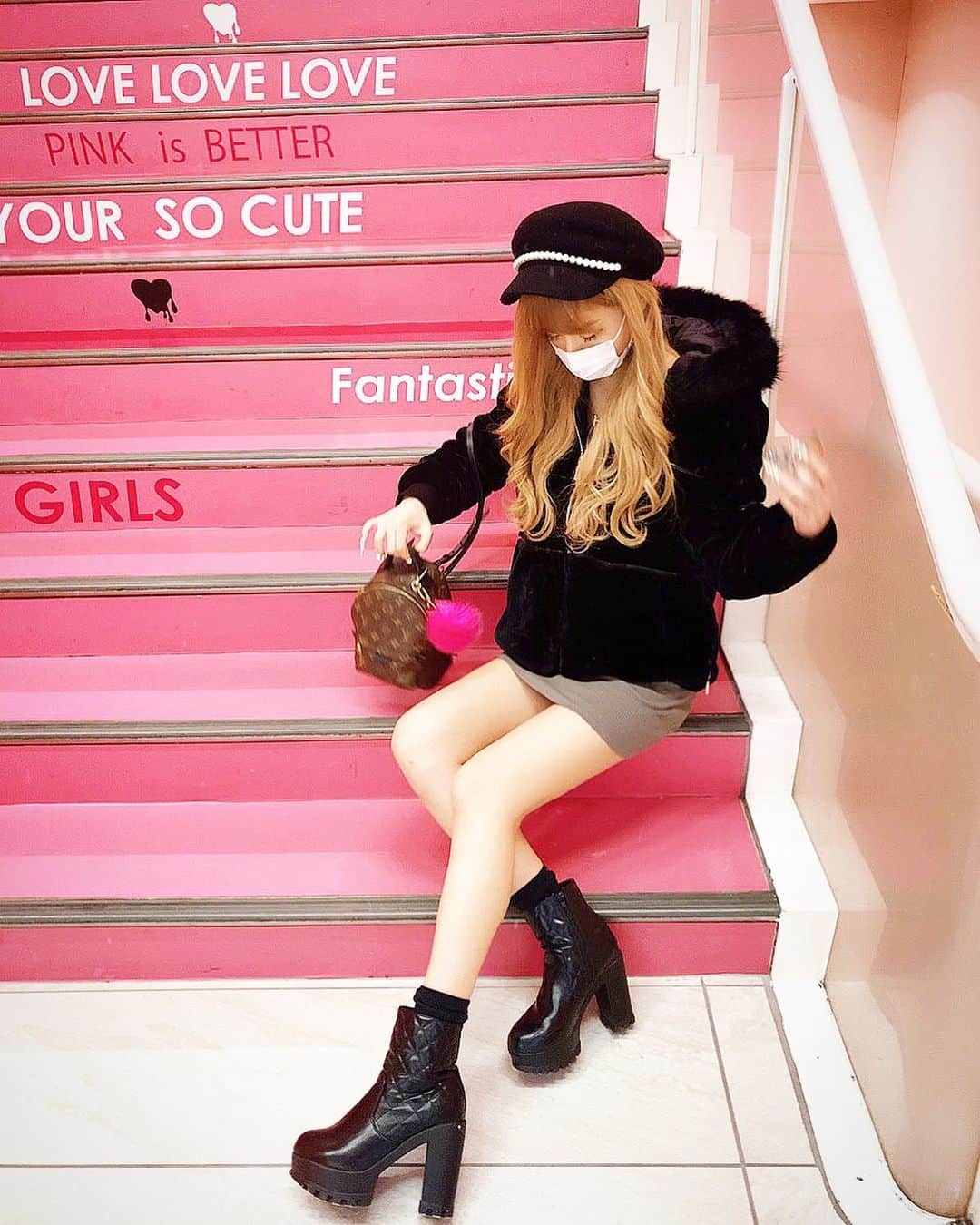 アンジェリカのインスタグラム：「❤︎.* . いつの日かのコーデｻﾝ♥   あんじぇ他の投稿とか見ても結構ミニワンピ 着てる率高いネ‪🐵 楽ちんなんだよｰﾈꉂʱªʱª . この時着てるアウターは  @selectshop.joie の♥ . #あんじぇコーデ #私服 #vuitton #rady #gyda」
