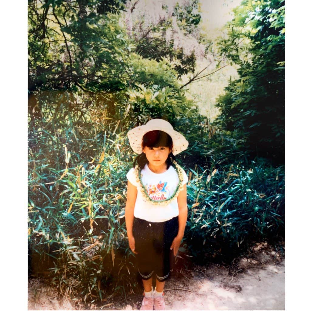 七瀬遥のインスタグラム：「本日、1月28日🎂❤️ お誕生日を迎えました😊 写真は7歳の私です👒🍃笑 皆様🧡 たくさんのお祝いメッセージをありがとうございます😆💕 前日の昨日は、新しく生まれ変わるきっかけも頂き、新たな自分が誕生する日になったかな👶💖 本当に人生って面白いですね〜✨✨ 良い事も悪い事も、全ての感情を体験したくてやってるんですよね🤣 これからも、益々素敵な自分になっていきたいと思います❣️みんなと一緒に楽しみながら🌈💖 今後共、よろしくお願い致します😍  #祝#お誕生日#1月28日#愛#感謝#ありがとう#happy birthday#fun#good#friend#happy#love#happiness#good#smile#tokyo#japan」