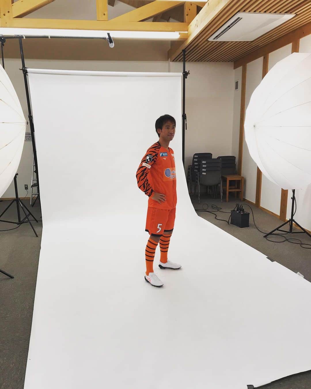 横谷繁のインスタグラム：「今年も宜しくお願いします！ #前野貴徳 #キャプテン #愛媛FC」