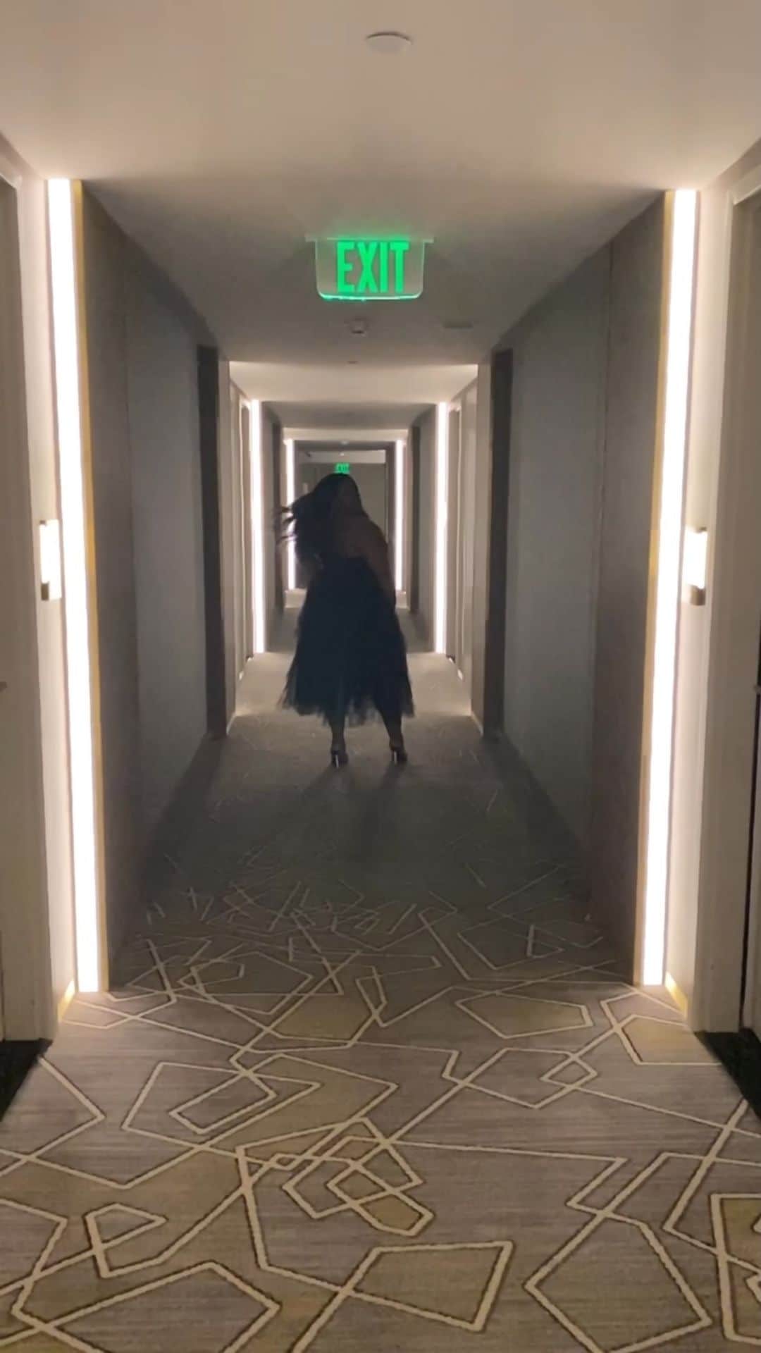 アンバー・ライリーのインスタグラム：「#WalkChallenge @1saucysantanaofficial I want a walk off as soon as outside open up!」