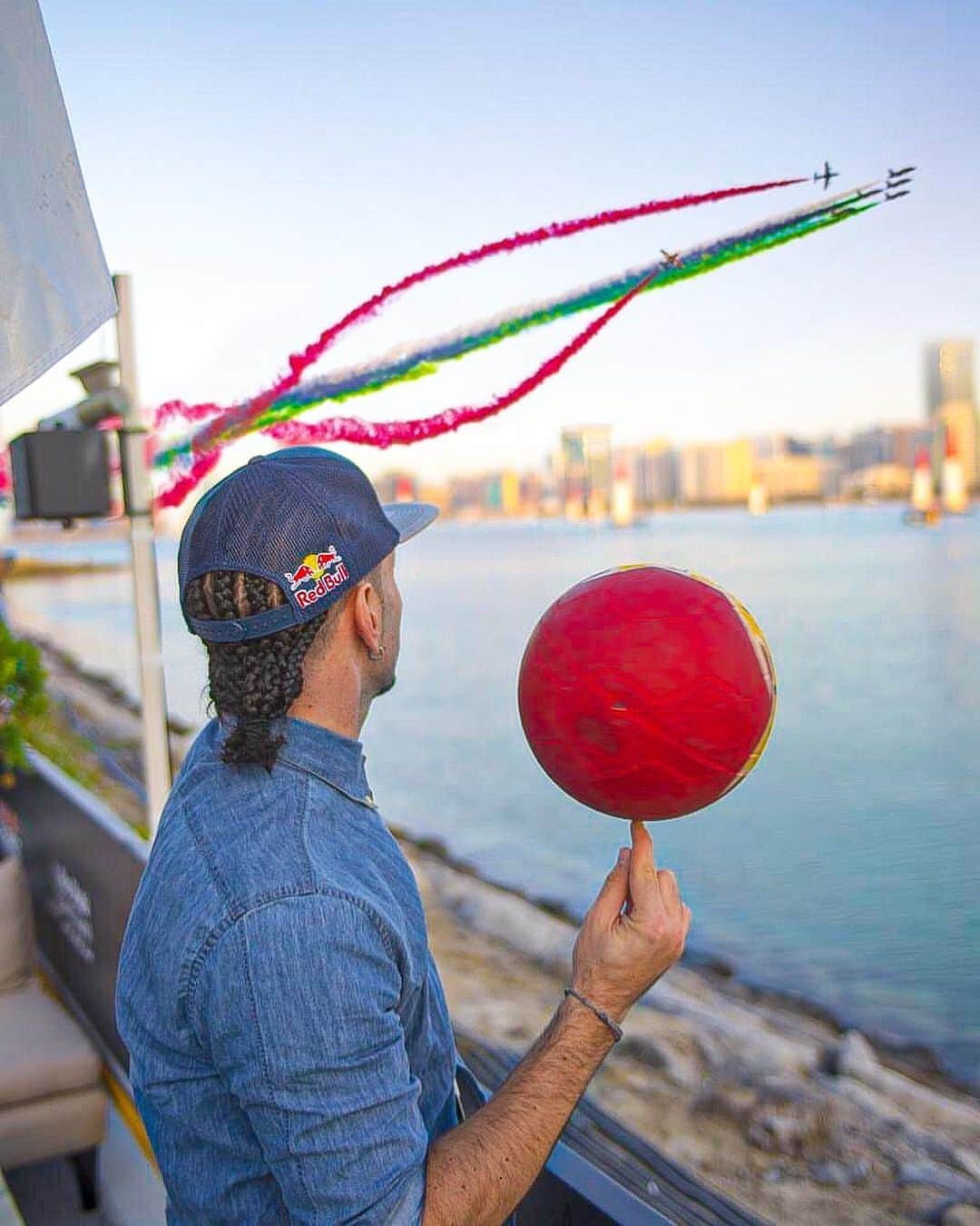 ショーン・ガルニエのインスタグラム：「Tell me your biggest dream guys ✨ I repost 3 of you in my story ✅  @urbanball #SeanGarnier #Urbanballer #Dream #Motivation #Pic」