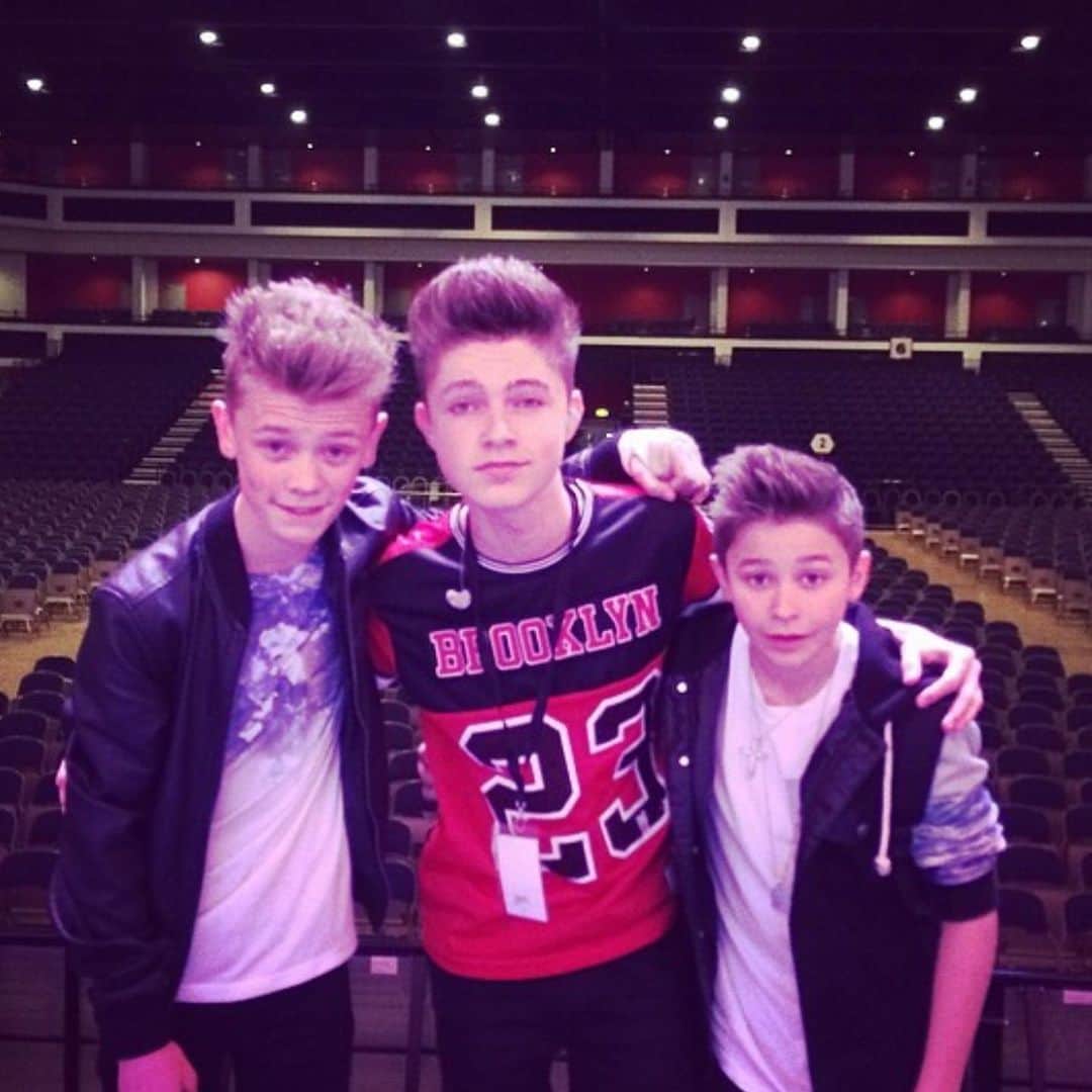 Bars and Melodyのインスタグラム：「Happy birthday @hrvy 🎉 🎊 🎈」