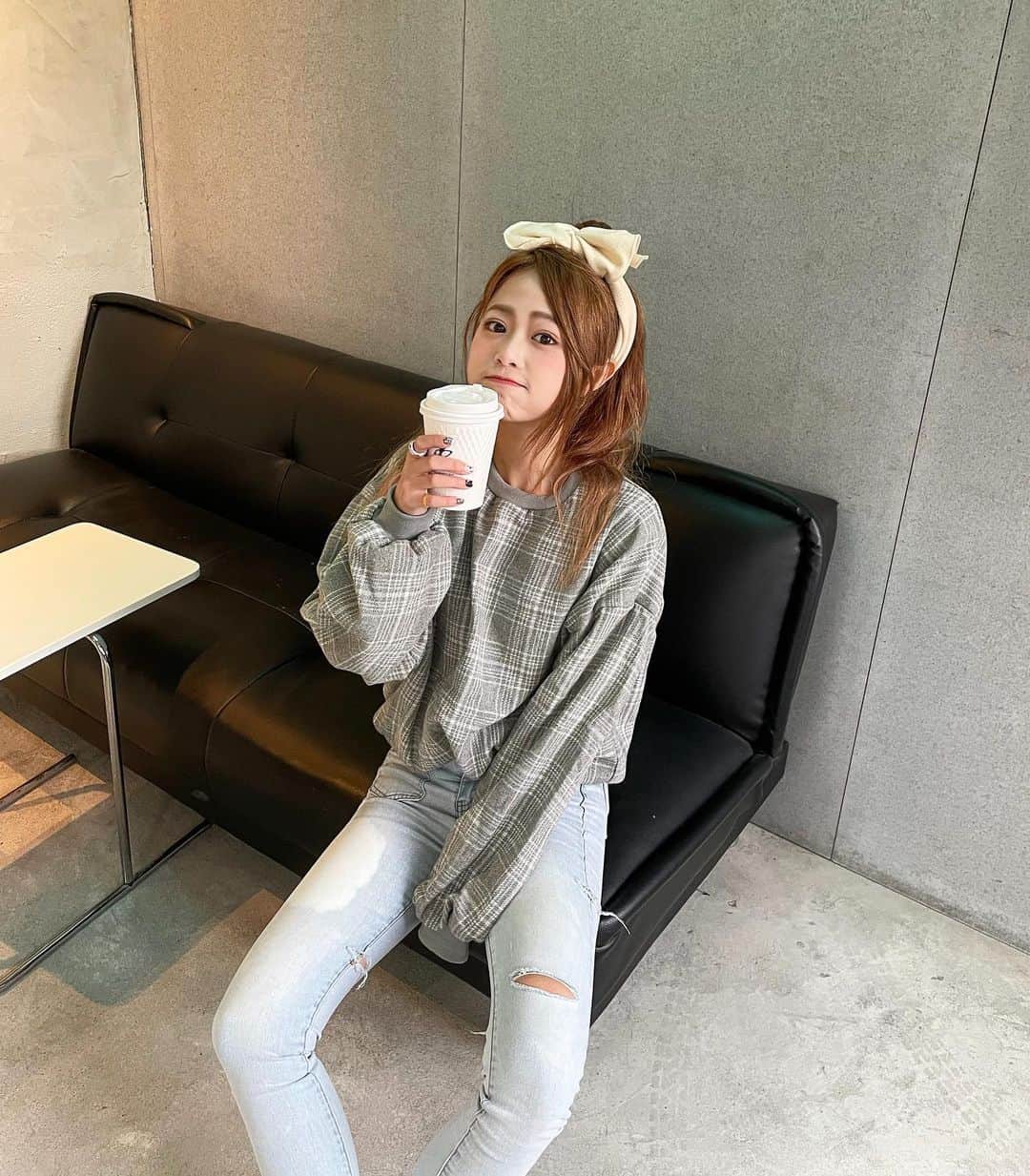徐薇涵（Wei Han Xu）のインスタグラム：「笑到無影手 怎麼越拍越近了啦 超怕臉溢出來 仙女小姊姊📷 @mengtung_」