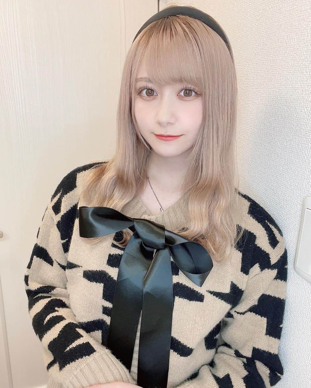 兼次桜菜のインスタグラム：「今日のストーリーでも言ってた @selectshop_lumignon の服🤎 千鳥柄〜〜🎀」