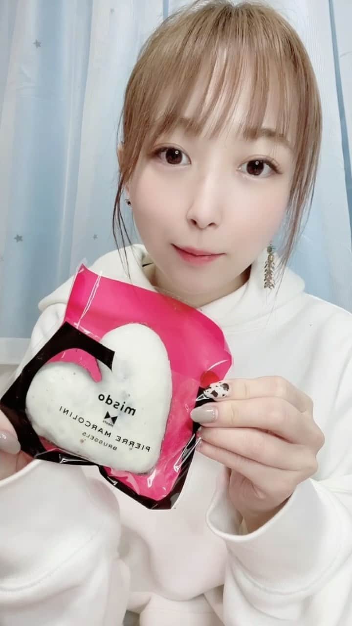 大崎菜々子のインスタグラム：「「misdo meets PIERRE MARCOLINI ピエール マルコリーニ コレクション」のデニッシュショコラヘーゼルナッツだけ買えた🥺❤️  ハート型でかわいい😍 他は売り切れてたから今度リベンジする💪  #ミスド #PIERREMARCOLINI #ミスドピエールマルコリーニ #デニッシュショコラヘーゼルナッツ #ドーナツ #今日のおやつ #毎日ごはん #毎日おやつ  #スイーツ大好き #スイーツグラム  #横浜美少女図鑑 #ラジオパーソナリティー #我的最愛  #fashiongram #좋아요 #팔로우미 #오오티디  #패션  #패션스타그램 #streetfashion #essentials  #model #cosplayer #l4l #かわいい#instagood #色白女子 #ブルベ夏  #makeup #cosmetics」