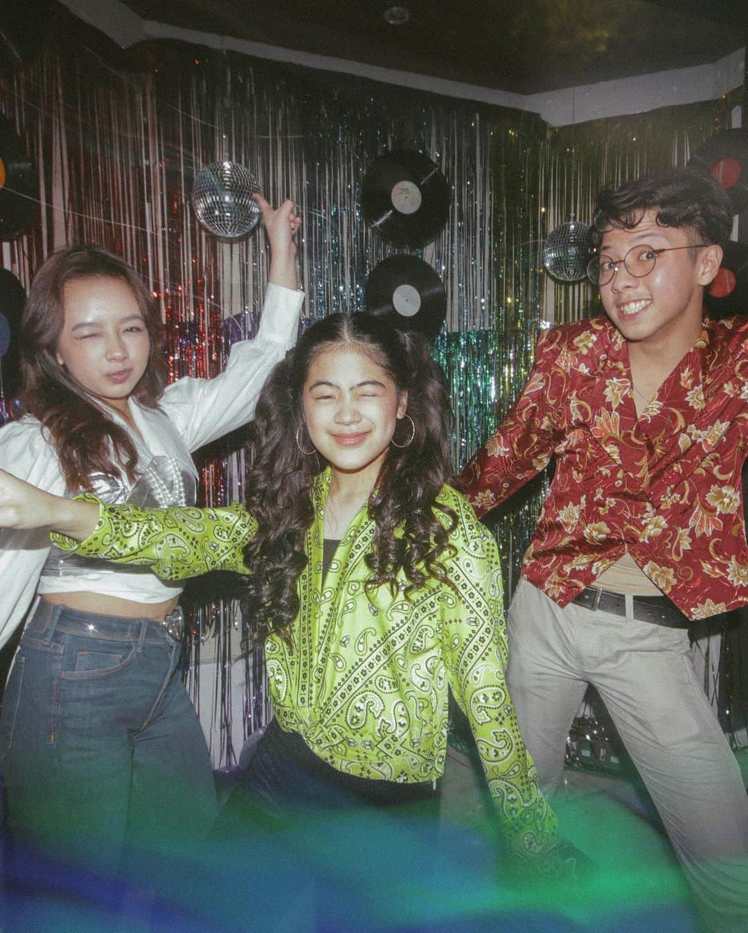 Niana Guerreroさんのインスタグラム写真 - (Niana GuerreroInstagram)「last nights small celebration at home was groovy yoo!! 💃🏻  thank you all for the wonderful birthday wishes! they mean a lot to me 🥺 love you guys ❤️  AYOO YAA GIRL IS 15 HAHAHA 🤪🤪🤪」1月28日 23時04分 - nianaguerrero