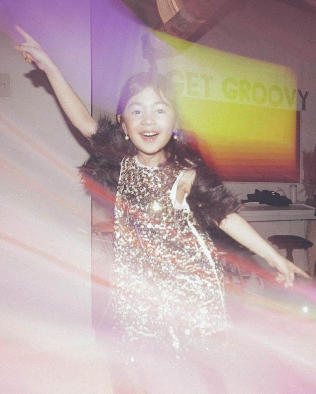 Niana Guerreroさんのインスタグラム写真 - (Niana GuerreroInstagram)「last nights small celebration at home was groovy yoo!! 💃🏻  thank you all for the wonderful birthday wishes! they mean a lot to me 🥺 love you guys ❤️  AYOO YAA GIRL IS 15 HAHAHA 🤪🤪🤪」1月28日 23時04分 - nianaguerrero