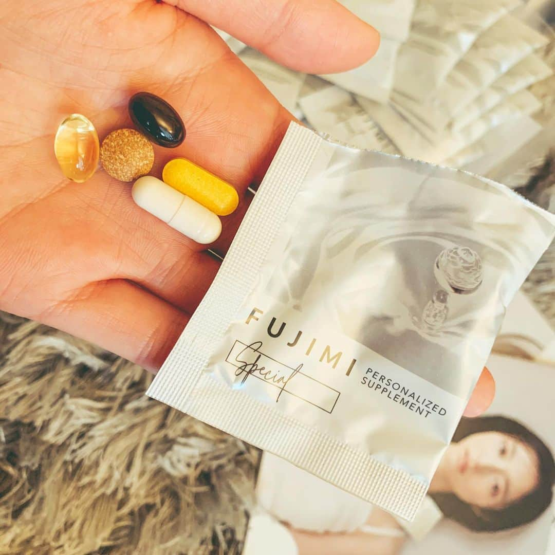 蒼乃茜さんのインスタグラム写真 - (蒼乃茜Instagram)「Your supplement.  プラセンタ、ハトムギ、ビタミンB、フィッシュオイル、ビタミンACE💊  女性は、月経やストレスでホルモンバランスが 崩れやすいので毎日+α で補う。  愛用のサプリFUJIME  1日毎に一包化されてるので、持ち運びにも楽ちん♪  #サプリメント #愛用品 #おすすめ #飲む #美容 #fujimi #一包化 #プラセンタ #ハトムギ #ビタミンb #フィッシュオイル #ビタミンace #サプリ #beauty #美肌 #スキンケア #makeup #健康 #instagood #cosmetics #ビューティー #nurse #看護師 #supplements #health #everyday #followｍe #follow #지원 #좋군」1月28日 23時07分 - aono_akane