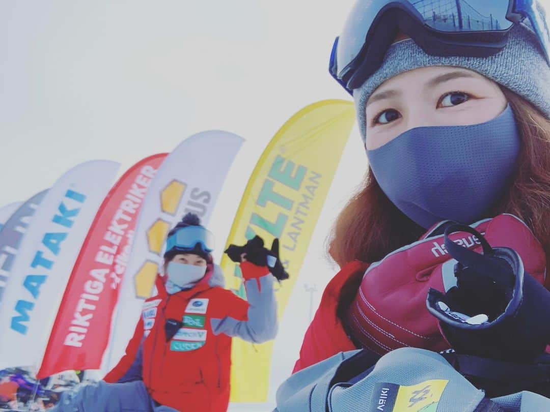梅原玲奈のインスタグラム：「10日ほど前からヨーロッパに来ています🗻 色々な制限がある中で大変な事も多いですが、楽しみながらお仕事させていただいています😊  #skicross #snowjapan #japanskiteam #スキークロス」
