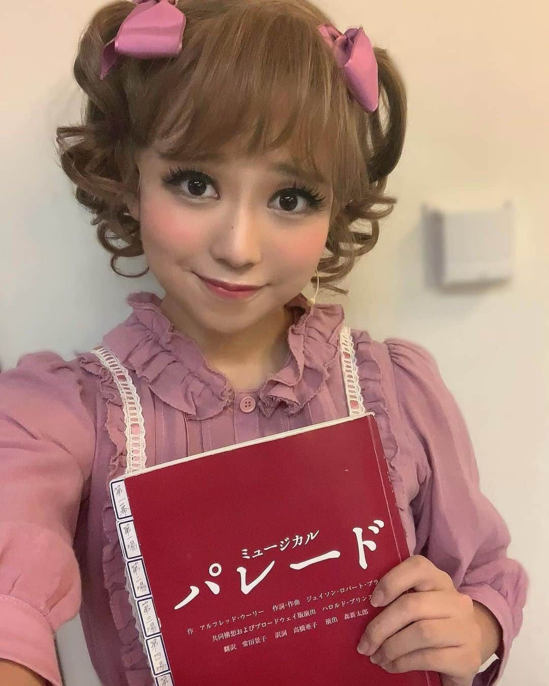 熊谷彩春さんのインスタグラム写真 - (熊谷彩春Instagram)「ミュージカル『パレード』本日2回公演、無事に終演いたしました。 ご来場ありがとうございました✨ ・ そして、いつも温かいコメントやDM、本当にありがとうございます。 お返しできませんが全て読ませていただいて、いつもパワーをいただいています(T-T) ・ 東京公演も残り4回😳 明日も精一杯頑張ります。 #ミュージカルパレード #東京公演も残り4回😳 #頑張るぞ💪 #メアリーフェイガン #熊谷彩春」1月28日 23時13分 - iroha_kumagai