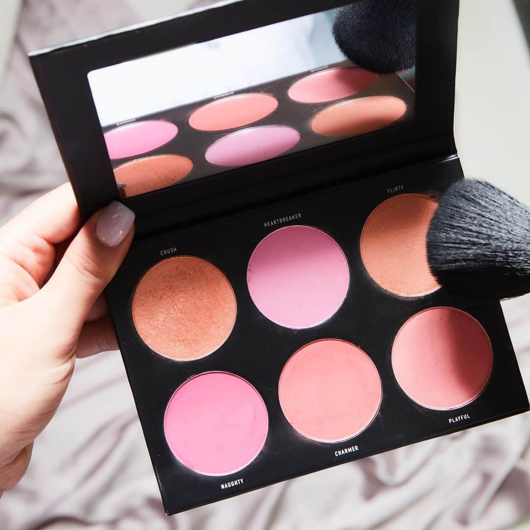 Motives Cosmeticsのインスタグラム：「Blush is SO in. ✨ Swipe for a closer look at these gorgeous matte and shimmer shades inside of our Get Cheeky Blush Palette 🖤」