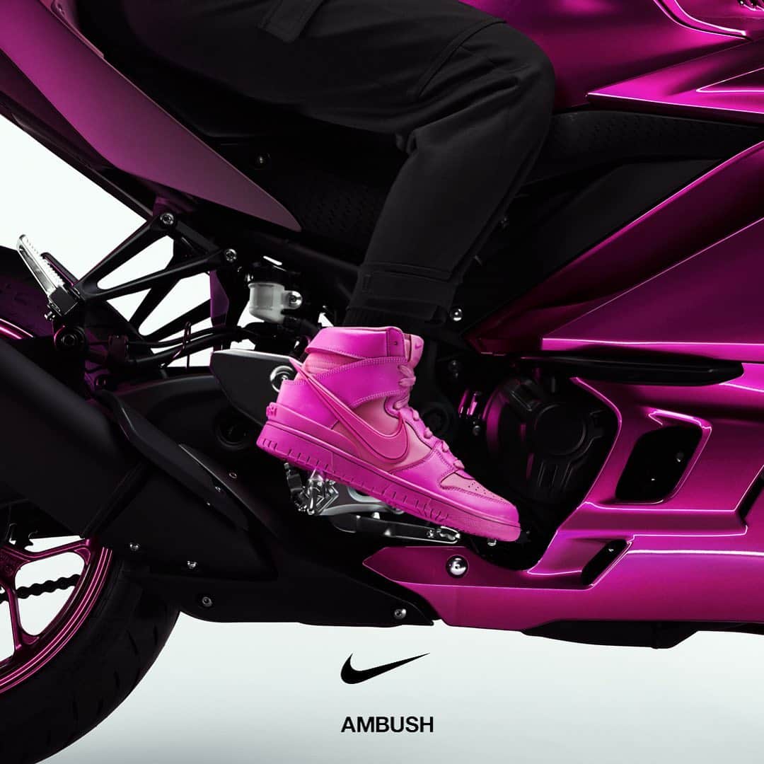 YOONのインスタグラム：「COSMIC FUCHSIA taking off on 2.4.2021   @nike x @ambush_official DUNK HIGH US Men's 5 (23cm) - 13 (31cm) AMBUSH® WORKSHOP 1 AMBUSH® WORKSHOP 2 AMBUSHDESIGN.com (Pre-entry lottery) NIKE.com SNKRS . #nike #nikedunk #dunkhigh #ambush #pinkaesthetic #pinkeverything #sneaker」