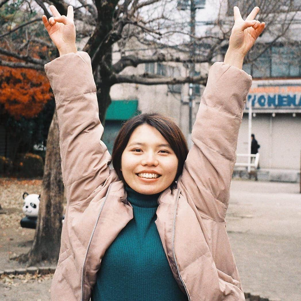 近藤笑菜さんのインスタグラム写真 - (近藤笑菜Instagram)「今日は明けリバな日🌇 自身企画・プロデュース・主演映画「明けない夜とリバーサイド｣完成に向けて進んでおります～～ 今日は監督と共に編集のあれこれを。口出すばかりなのが申し訳なくて、自分でも編集出来るようになりたいと切に思った。勉強やーー📝！ 制作noteも書こう書こうと思いつつ、撮影から1ヵ月が経とうとしている！なんてこった！笑 ぼちぼちやってまいります🐤 皆さまもぜひ、気長に楽しみにお待ちください～～♡ . #明けリバ #明けない夜とリバーサイド #自主企画  #映画 #movie」1月28日 23時34分 - emina_kondo