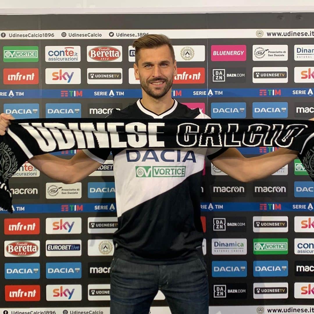 のインスタグラム：「Molto felice di iniziare questa nuova avventura con la squadra del @udinesecalcio Darò il massimo per questa maglia 💪🏻#ForzaUdinese #AlèUdin」