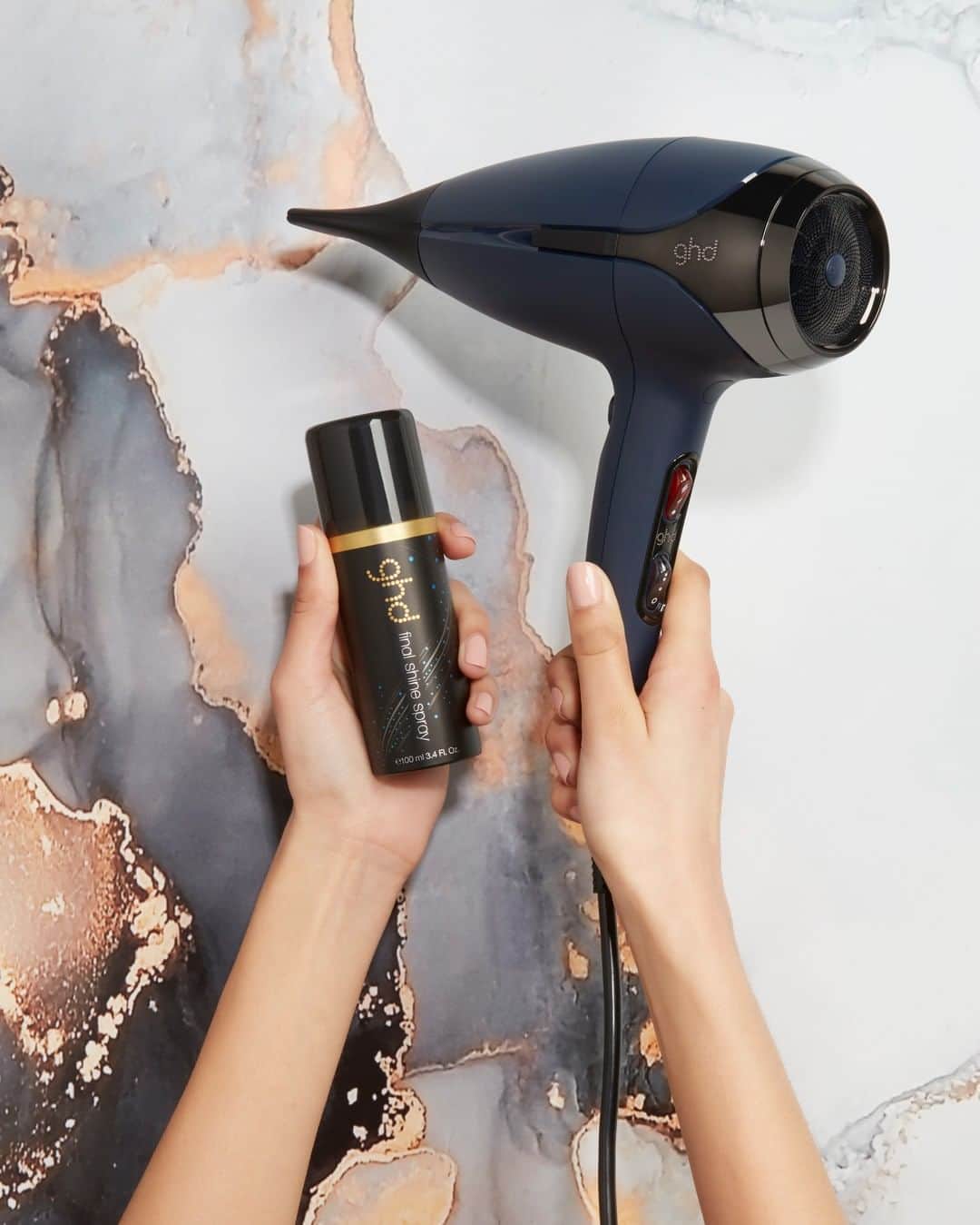 ghd hairさんのインスタグラム写真 - (ghd hairInstagram)「Have you got your hands on #ghdhelios? ✨💙 It's what good hair days are made of...💁‍♀️ PSA: Get a FREE ghd final shine spray when you purchase a ghd hairdryer 👆 #ghdfinalshinespray adds a soft gloss to the hair and calms any static or flyaways 🤍  #ghd #ghdhelios #ghddryjanuary #ghddryjan #hairgoals #hairenvy #hairstyling #ghdfinalshinespray」1月28日 23時35分 - ghdhair