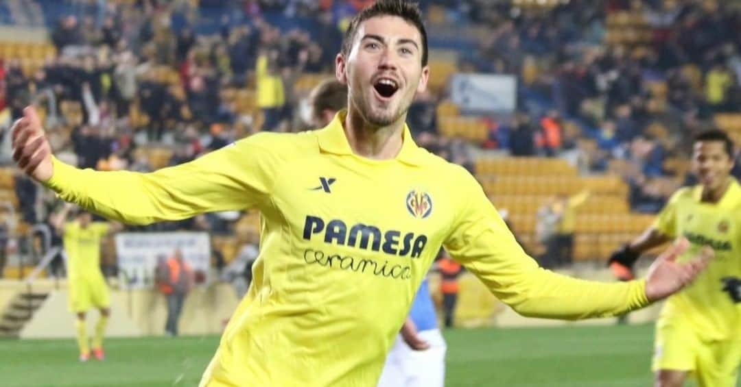 ビジャレアルCFのインスタグラム：「El primer gol en @laliga siempre es el más especial... 😍  Moi Gómez se estrenó como goleador en la victoria amarilla ante la @realsociedad (5-1) de la temporada 2013/14.  Your first goal in @laliga is always the most special... 😍  Moi Gómez made his goal scoring debut in the Yellows’ win over @realsociedad (5-1) during the 2013/14 season.  #villarreal #futbol #football #soccer #laliga」