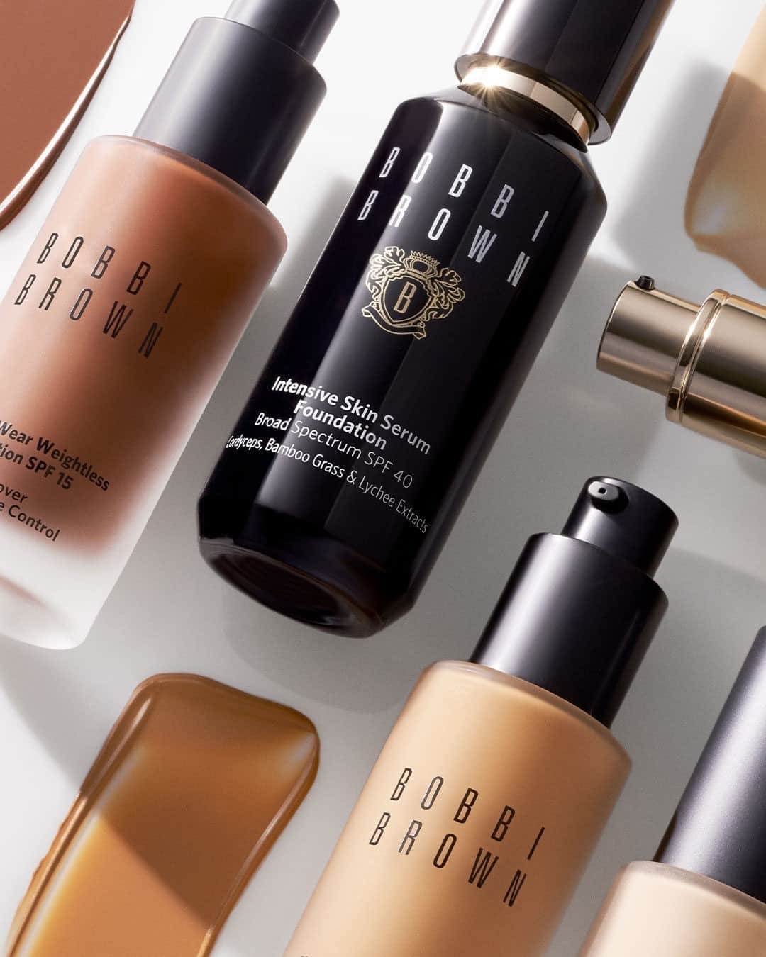 ボビイブラウンさんのインスタグラム写真 - (ボビイブラウンInstagram)「Skin true. Made for you. Get to know our go-to foundations packed with good-for-skin ingredients and a healthy dose of hydration.  SKIN LONG-WEAR WEIGHTLESS FOUNDATION SPF 15: •Naturally derived mineral powders help keep excess oil and shine in check •Moisture-binding Glycerin and Shea Butter deliver refreshing hydration  INTENSIVE SKIN SERUM FOUNDATION SPF 40/35: •Cordyceps and Artemia help amplify radiance •Hyaluronic Acid, Lychee, and Watermelon help the foundation infuse skin with moisture  More to love: both of these bestsellers are free of parabens, phthalates, sulfites, mineral oil, triclosan, and formaldehyde.  #bobbibrown #skinlongwear #serumfoundation #foundation #makeup #beauty」1月28日 23時40分 - bobbibrown