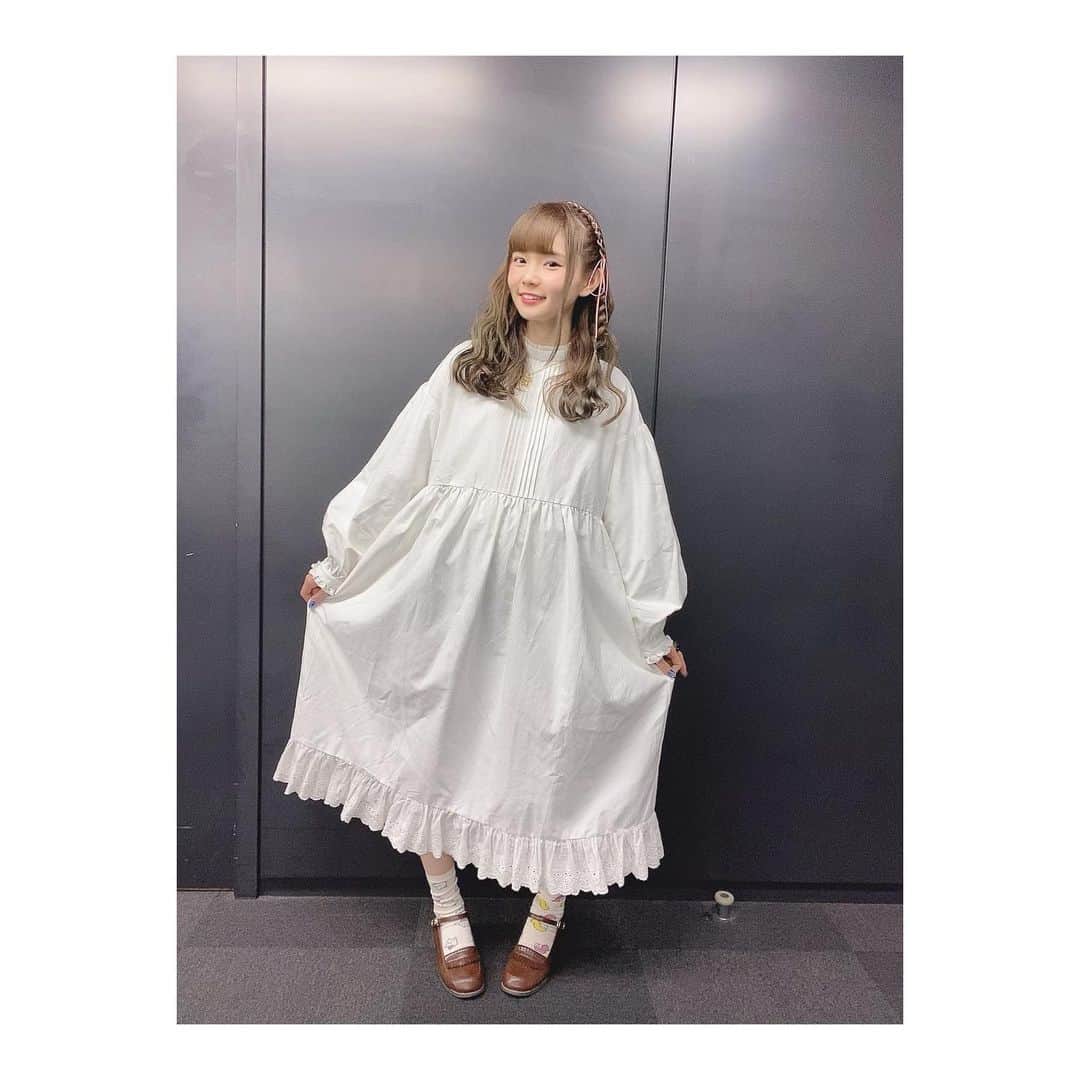のインスタグラム：「. 昨日は、 #7LDKS #6 でした〜🏡 1月のこんな後半にお正月企画（？）をしている番組はここだけなのでは…？笑 2021年も7LDKSをよろしくお願いします🍀 . . りぼん編み込みしてもらった🎀 (靴下間違えてないよ🧦)」