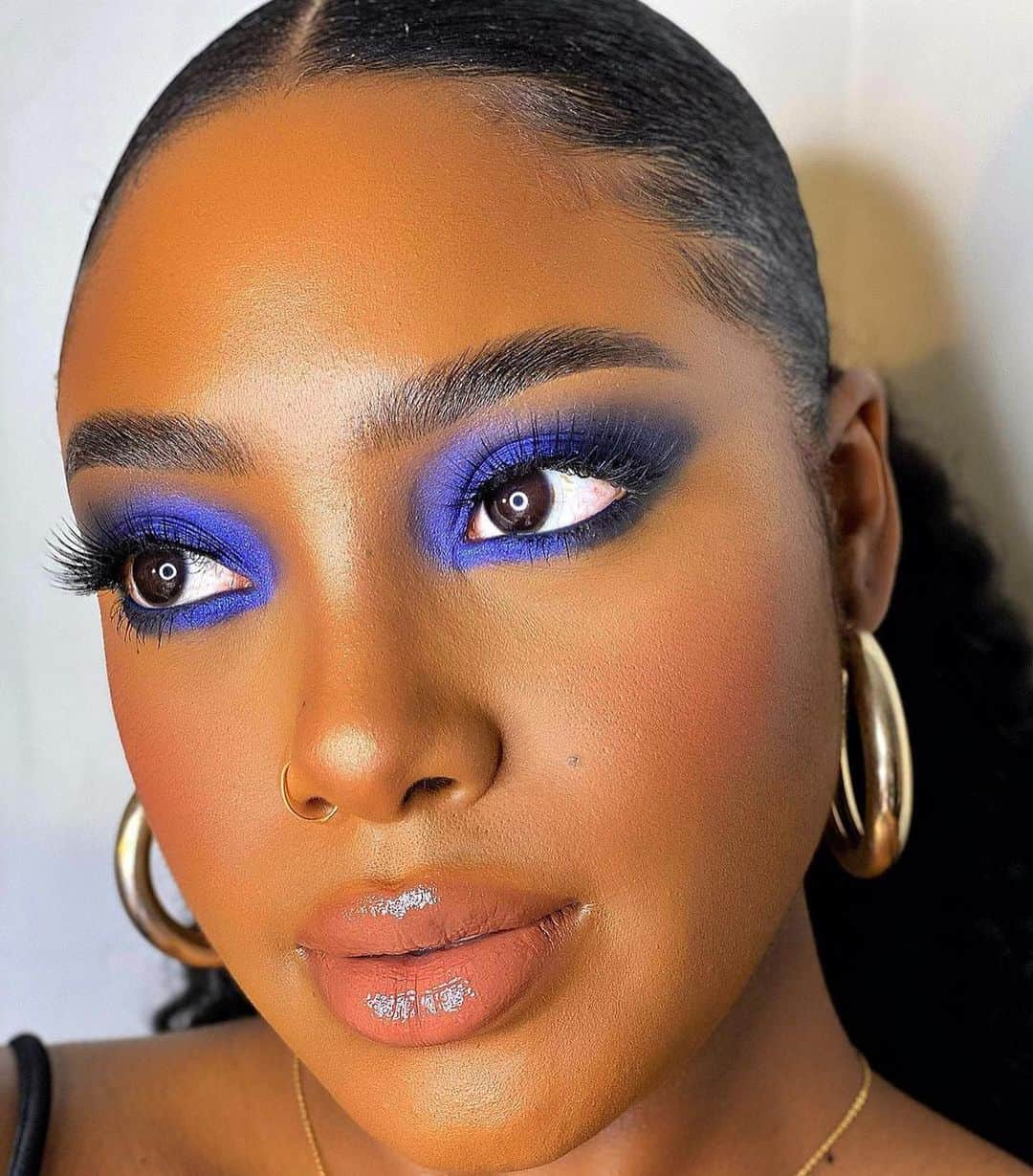 Revlonさんのインスタグラム写真 - (RevlonInstagram)「Straight up 2021 glam 💟    @ohitsbreee is wearing NEW #RevlonSoFierce Prismatic Eye Shadow Palette in Clapback (964). (And it’s even fiercer paired with a mask if you can believe that!) #WearResponsibly」1月28日 23時52分 - revlon