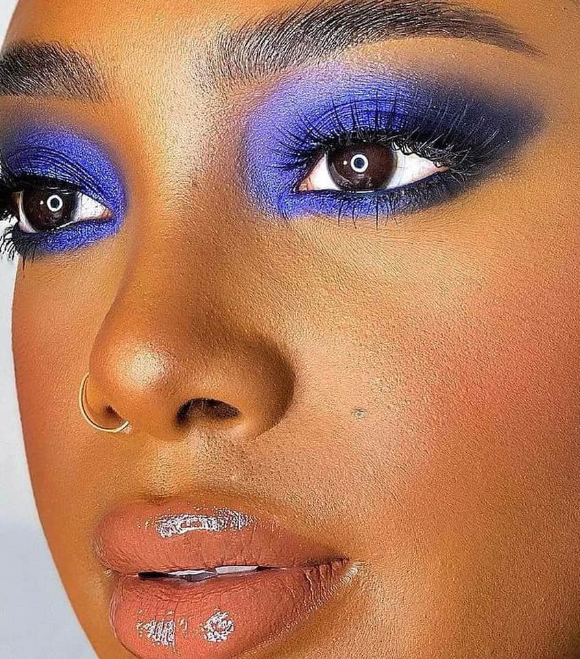 Revlonさんのインスタグラム写真 - (RevlonInstagram)「Straight up 2021 glam 💟    @ohitsbreee is wearing NEW #RevlonSoFierce Prismatic Eye Shadow Palette in Clapback (964). (And it’s even fiercer paired with a mask if you can believe that!) #WearResponsibly」1月28日 23時52分 - revlon
