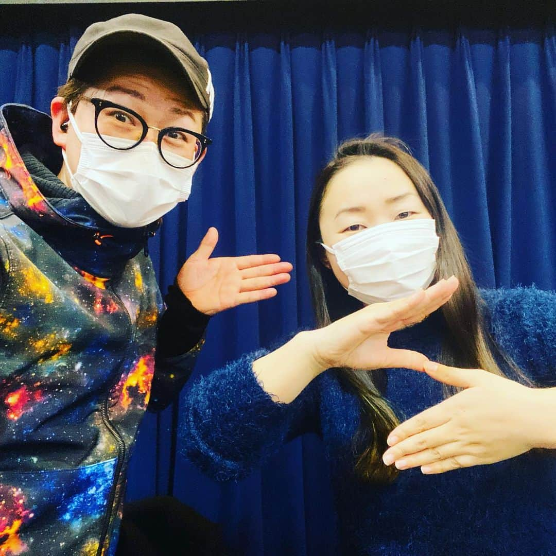 サイクロンZさんのインスタグラム写真 - (サイクロンZInstagram)「演出助手の陶山さん。目はキリッとしているが、マスクの下は想像つかないおしとやかな素顔だった。半月前まで知らなかった。  #プラネタリウムのふたご #永田崇人 #阿久津仁愛 #佐藤アツヒロ #前島亜美 #菊池修司 #サイクロンZ #冨森ジャスティン #齋藤桐人 #山﨑秀樹 #安田カナ #黒木夏海 #谷啓吾 #田鍋謙一郎 #壮 一帆 #春風ひとみ #大澄賢也 #松尾貴史 #ウォーリー木下 #トクマルシューゴ #realmagicianryota」1月28日 23時56分 - cyclonezzzz