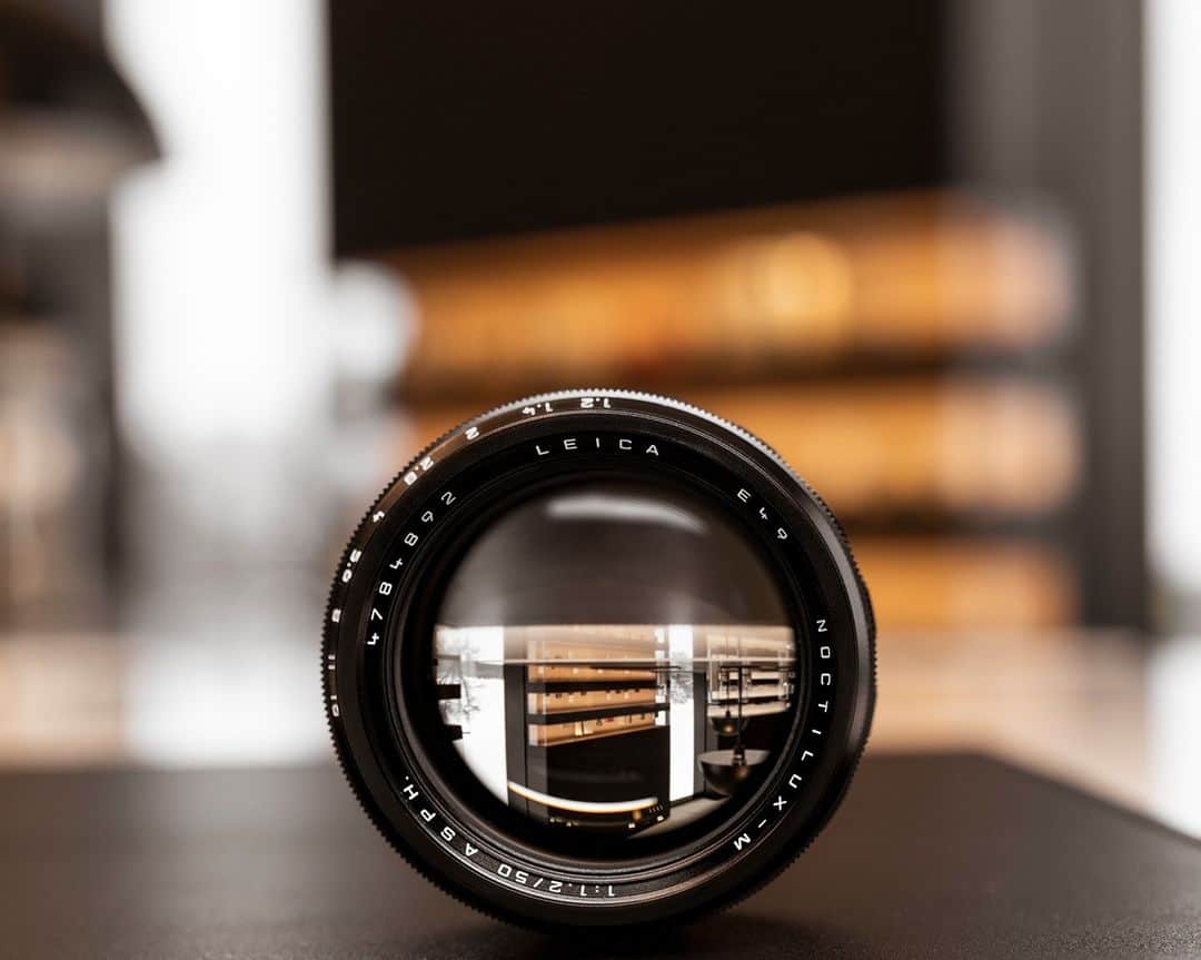 ライカさんのインスタグラム写真 - (ライカInstagram)「Stepping Back into the Light – The Leica Noctilux-M 50/f1.2 ASPH.   Leica is re-issuing a lens that occupies a very special place in the company’s history: the Noctilux-M 50 f/1.2 ASPH. As the world’s first lens to feature aspherical elements and with light sensitivity impressive even by today's standards, the Noctilux 50 f/1.2 was something of a sensation. The distinctive visual characteristics have now been carefully retained in the new Noctilux-M 50 f/1.2. Learn more via the link in our bio.  #LeicaCamera #Leica #🔴📷」1月29日 0時00分 - leica_camera