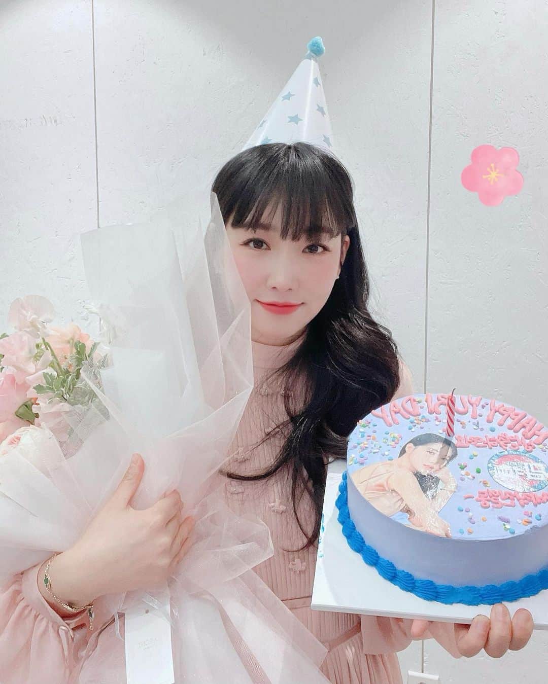 イ・ユリさんのインスタグラム写真 - (イ・ユリInstagram)「생일 축하해주셔서 감사합니다💕💕 많은 사랑을 받아서 행복합니다😊😊 #이유리#팬분들#제작진분들#연지#감사합니다#생일#행복한하루💕」1月29日 0時01分 - leeyuri007