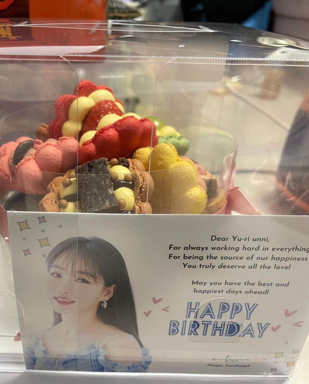 イ・ユリさんのインスタグラム写真 - (イ・ユリInstagram)「생일 축하해주셔서 감사합니다💕💕 많은 사랑을 받아서 행복합니다😊😊 #이유리#팬분들#제작진분들#연지#감사합니다#생일#행복한하루💕」1月29日 0時01分 - leeyuri007
