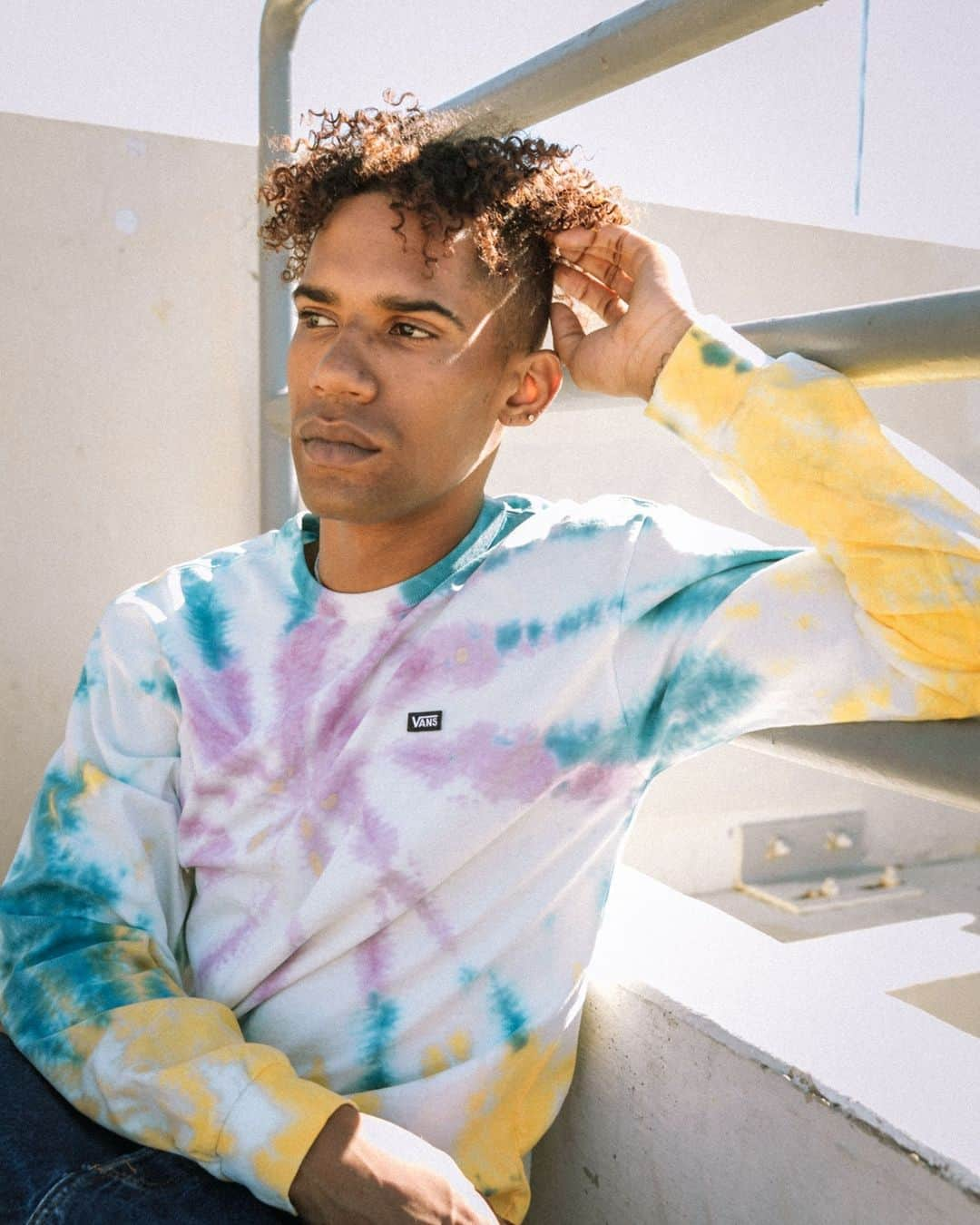 vansさんのインスタグラム写真 - (vansInstagram)「Out for a spin in the Off The Wall Classic Spiral Tie Dye Long Sleeve. vans.com」1月29日 0時12分 - vans